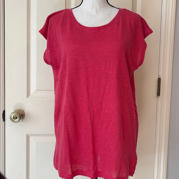 Tahari Tops - NWT Tahari 100% Linen Button Back Cap Sleeve Top Red size Large